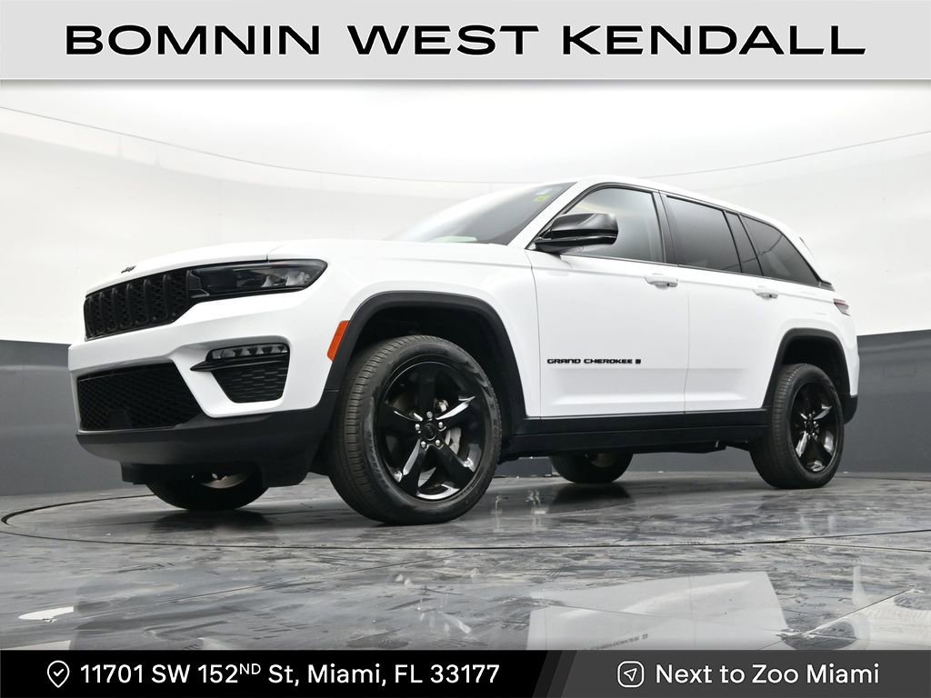 Used 2024 Jeep Grand Cherokee Limited w/ Black Appearance Package image 21