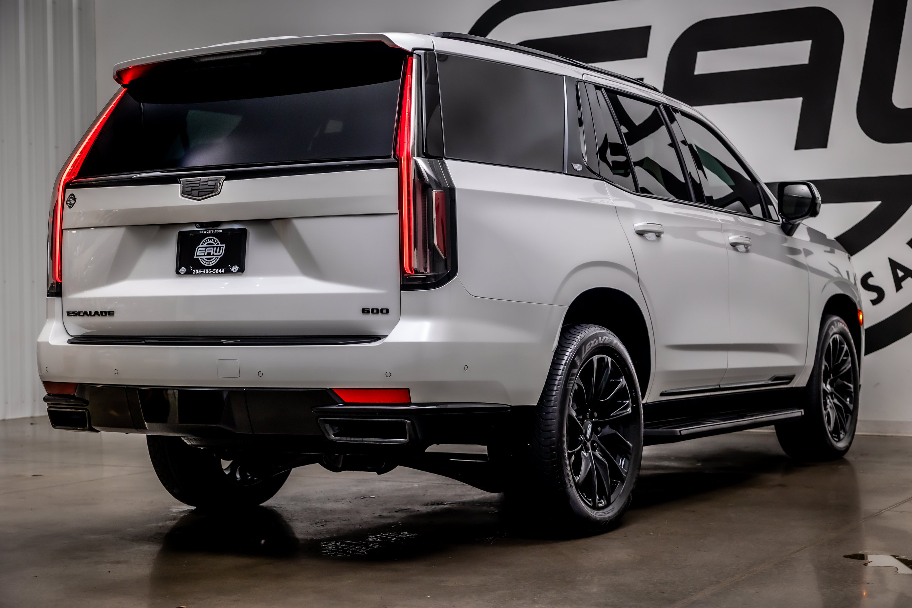 Used 2023 Cadillac Escalade Sport w/ LPO, ONYX Package AWD/4WD image 31