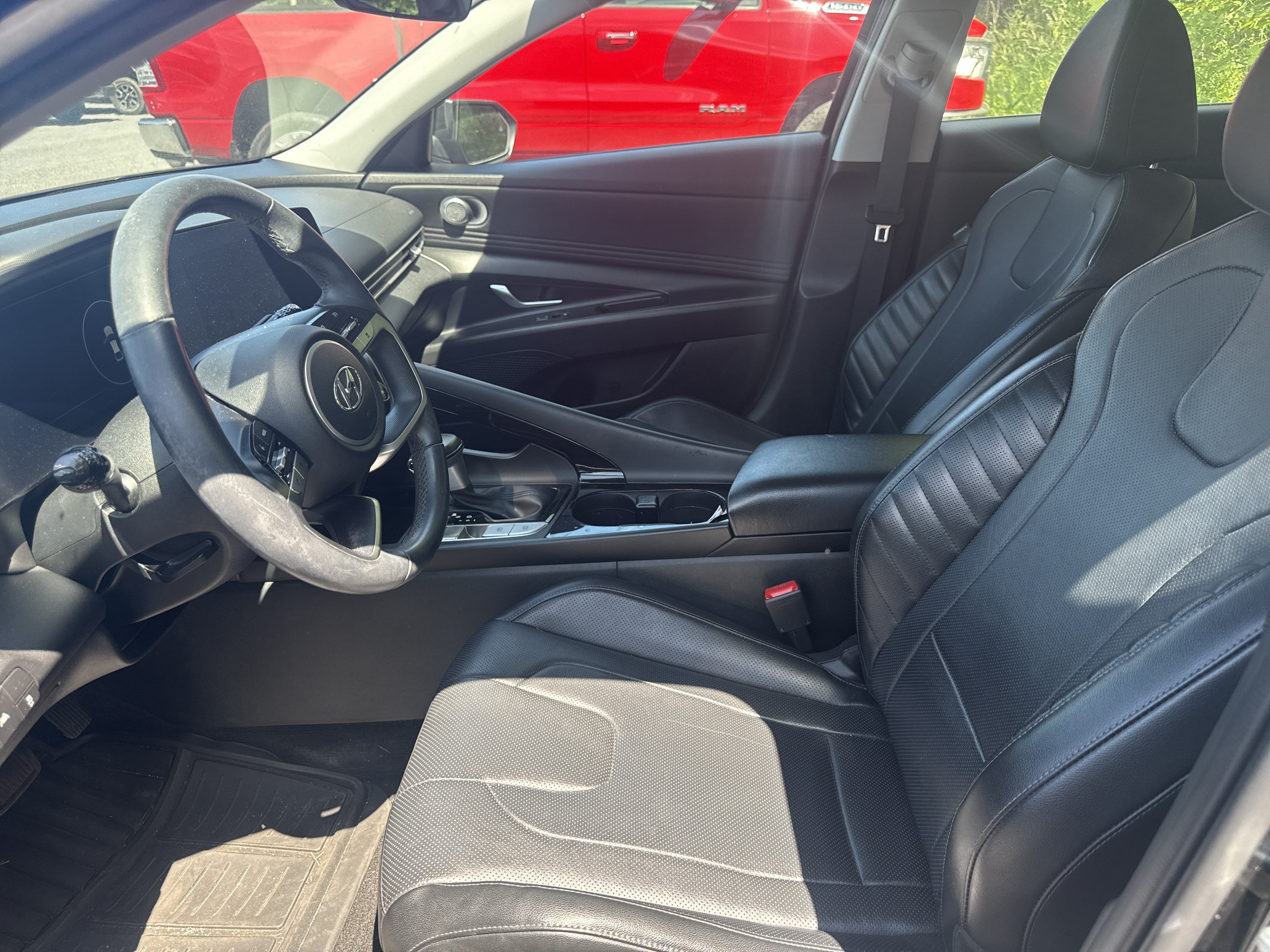 Used 2023 Hyundai Elantra Limited FWD image 2