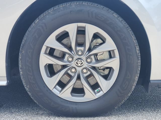 Used 2022 Toyota Sienna XLE FWD image 11