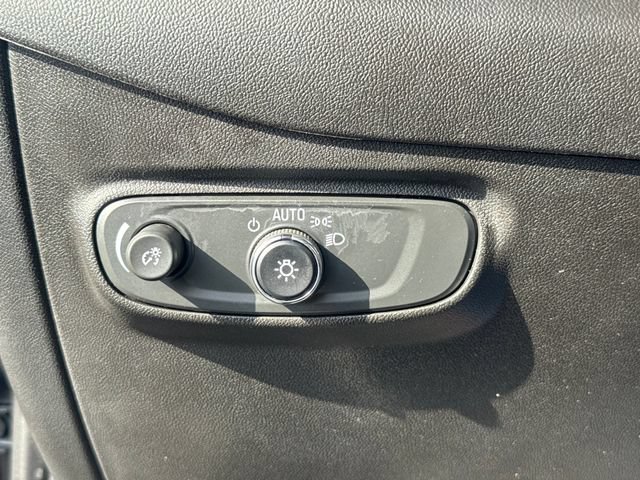 Used 2022 Chevrolet Equinox RS w/ RS Leather Package FWD image 19