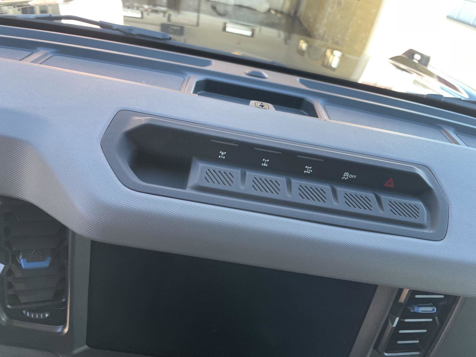 Used 2024 Ford Bronco Black Diamond w/ Sasquatch Package image 18