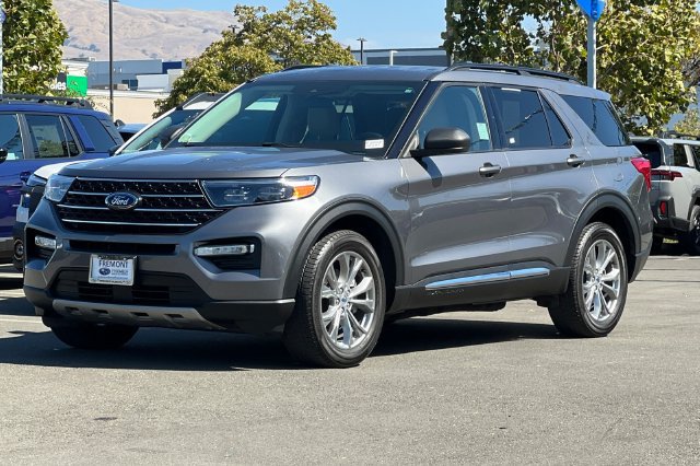 Used 2022 Ford Explorer XLT w/ Equipment Group 202A AWD/4WD image 8