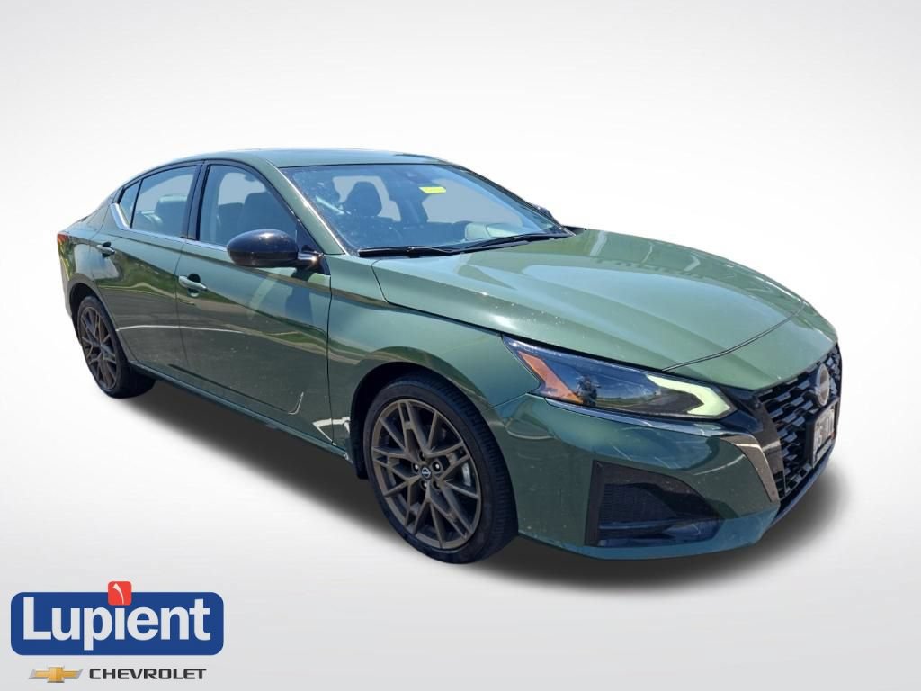 Used 2025 Nissan Altima 2.5 SR w/ SR Premium Package AWD/4WD image 1