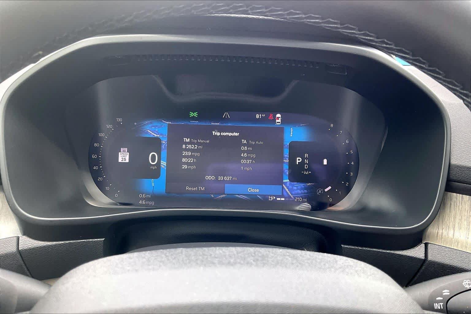 Used 2023 Volvo XC40 B5 Plus AWD/4WD image 27