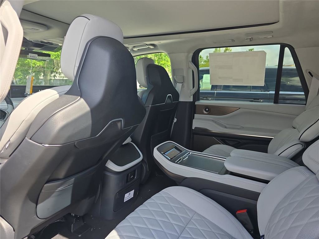 New 2026 Lincoln Navigator L Black Label AWD/4WD image 14
