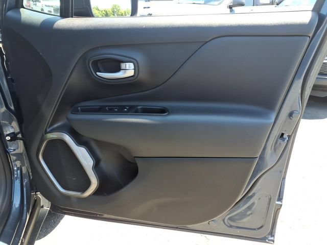 Used 2023 Jeep Renegade Latitude AWD/4WD image 14