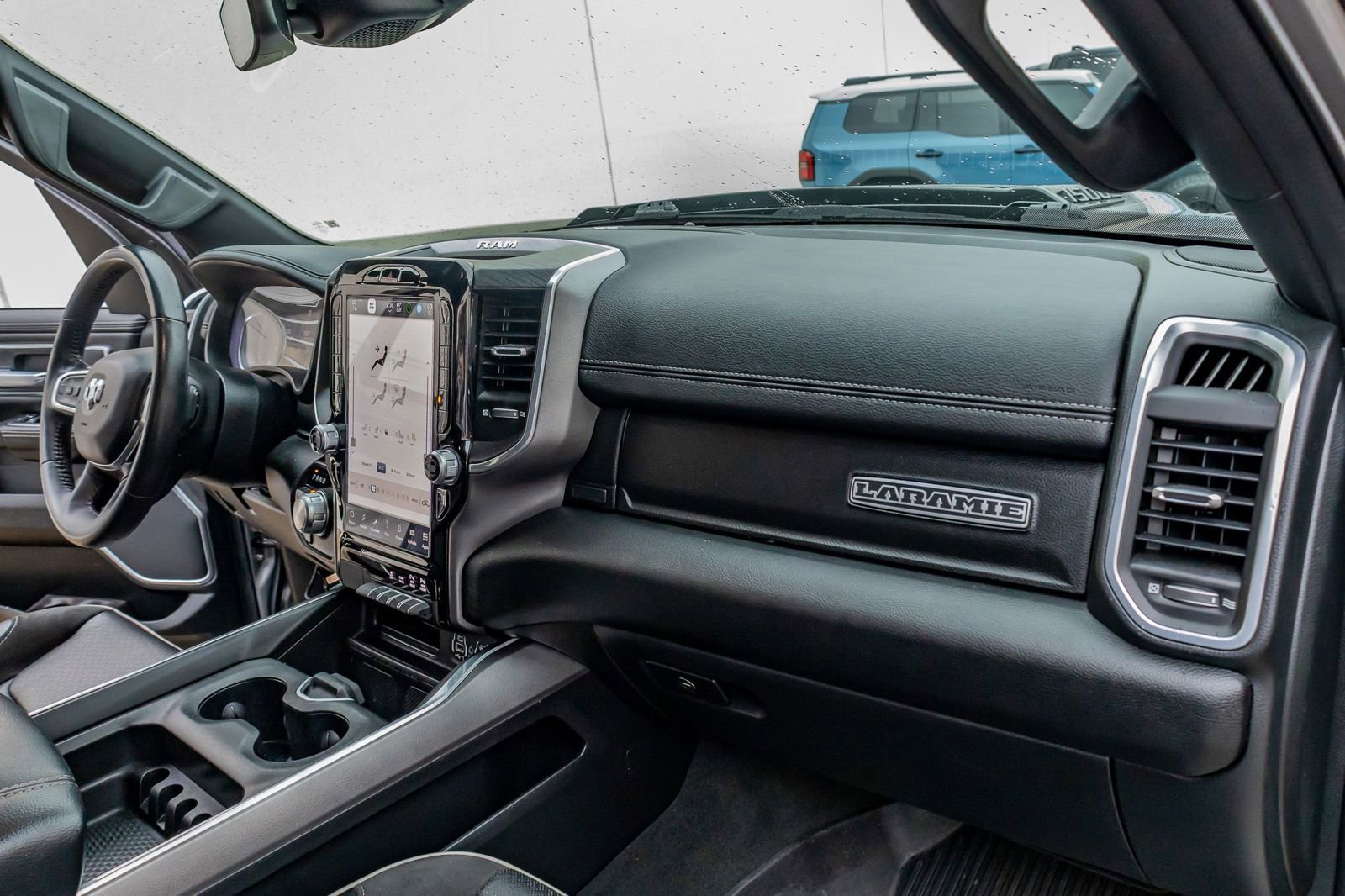 Used 2023 RAM 1500 Laramie AWD/4WD image 16