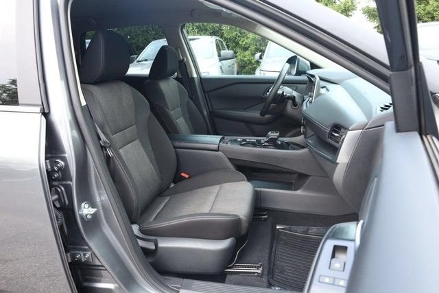Certified 2025 Nissan Rogue SV FWD image 24