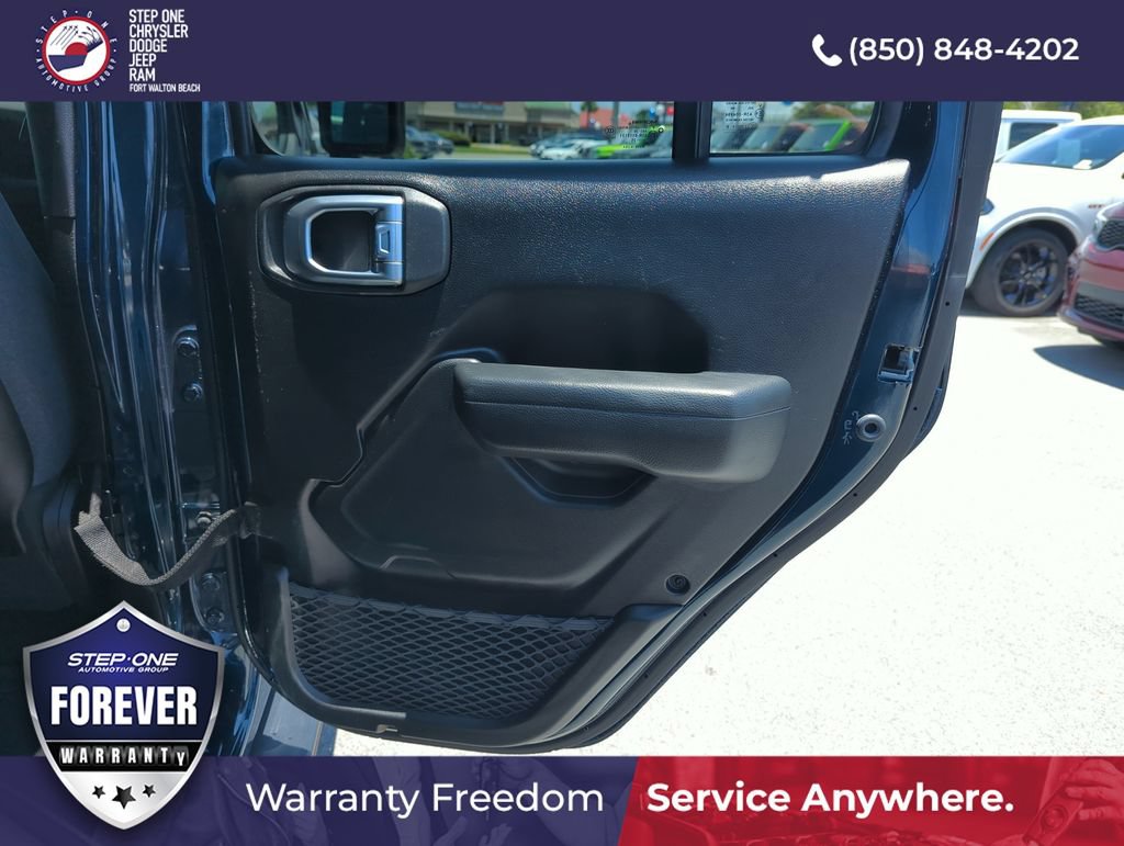 Used 2025 Jeep Wrangler Unlimited Rubicon w/ Convenience Group AWD/4WD image 29