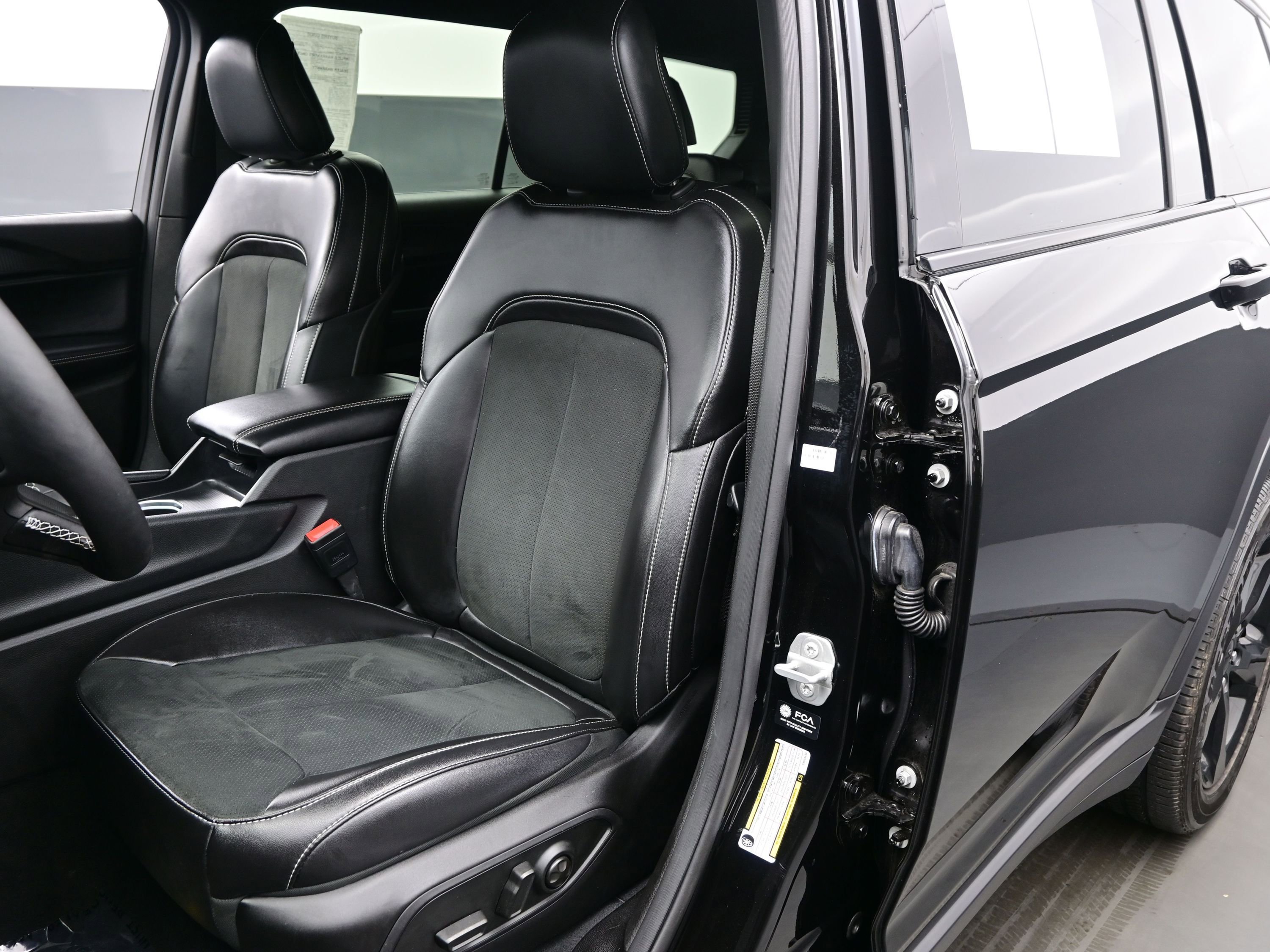 Used 2025 Jeep Grand Cherokee L Altitude image 11