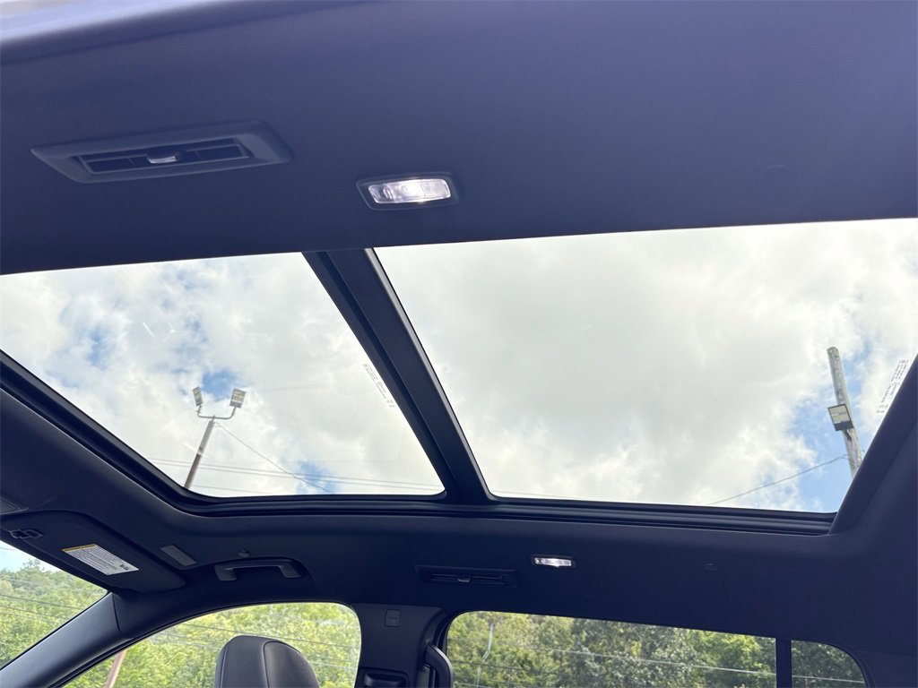 New 2026 Chevrolet Traverse High Country w/ LPO, Floor Liner Package image 23