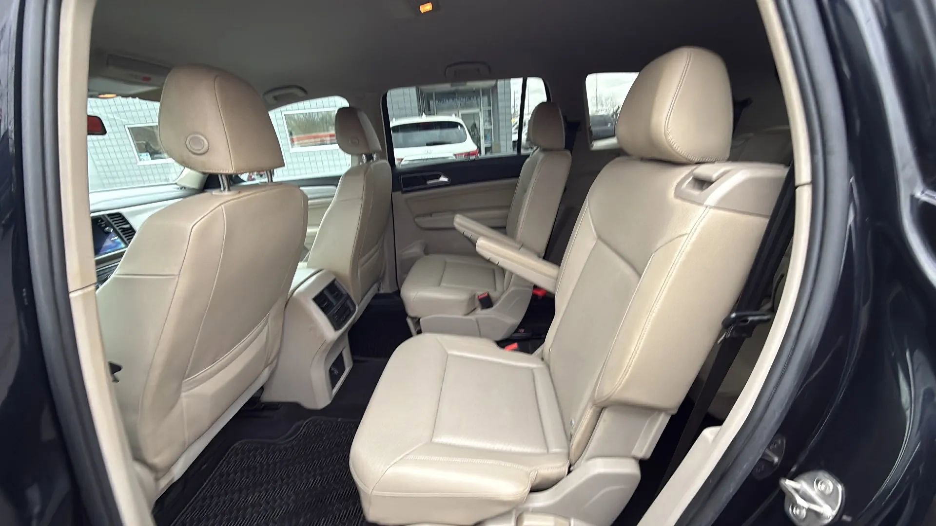 Used 2019 Volkswagen Atlas SE w/ Towing Package image 12