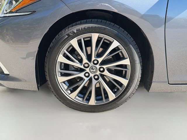 Used 2019 Lexus ES 300h w/ Premium Package image 39