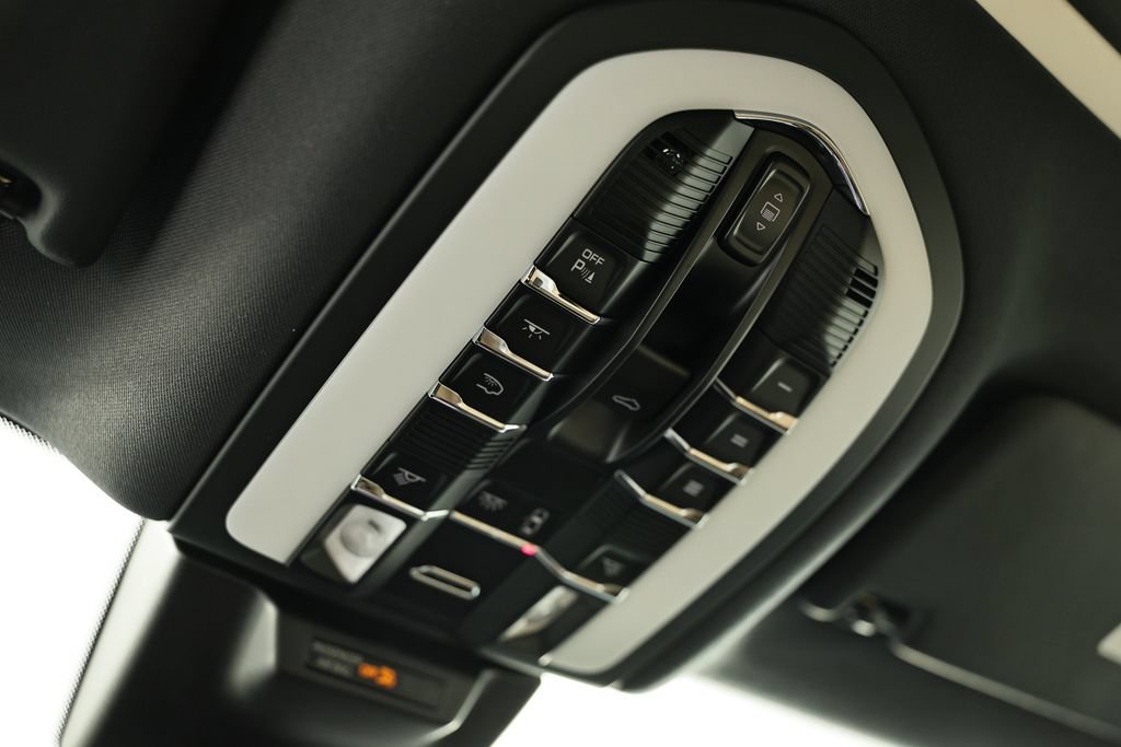 Certified 2026 Porsche Macan AWD/4WD image 42