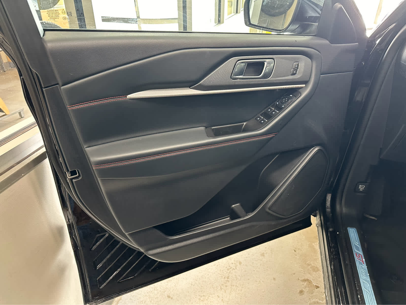 New 2026 Ford Explorer ST-Line w/ ST-Line Street Pack image 13