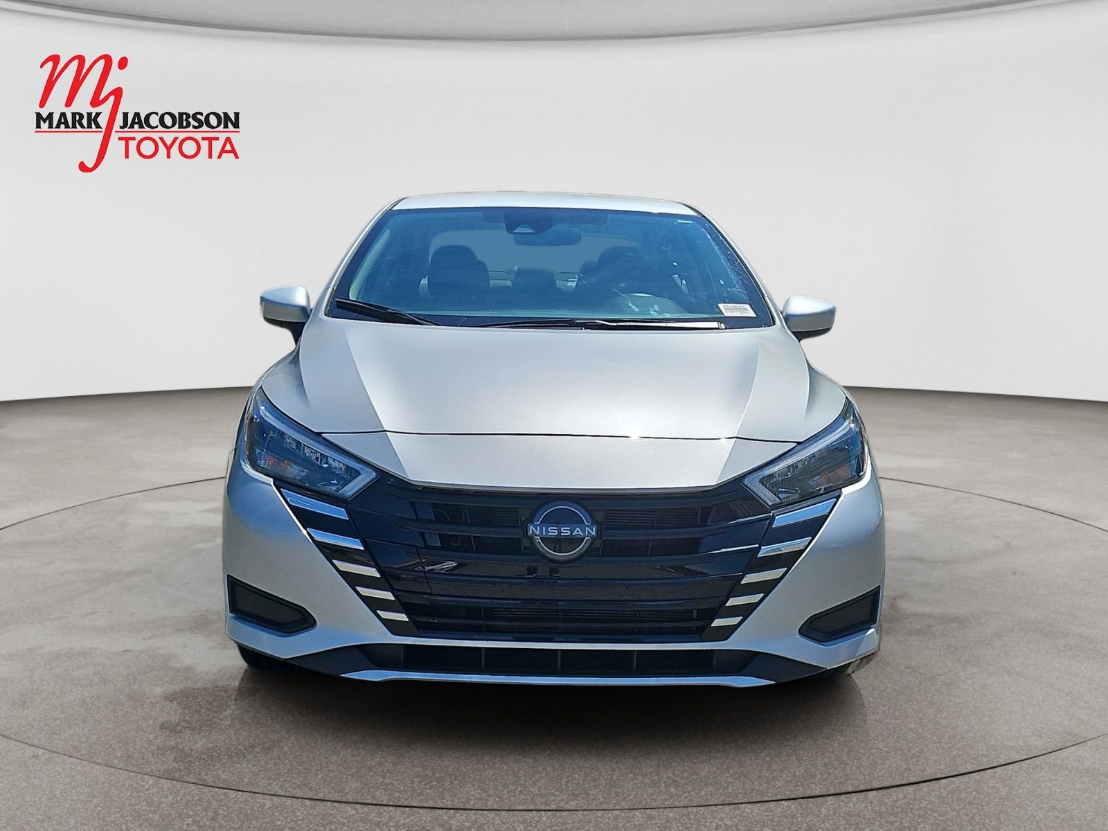 Used 2025 Nissan Versa SV FWD image 2