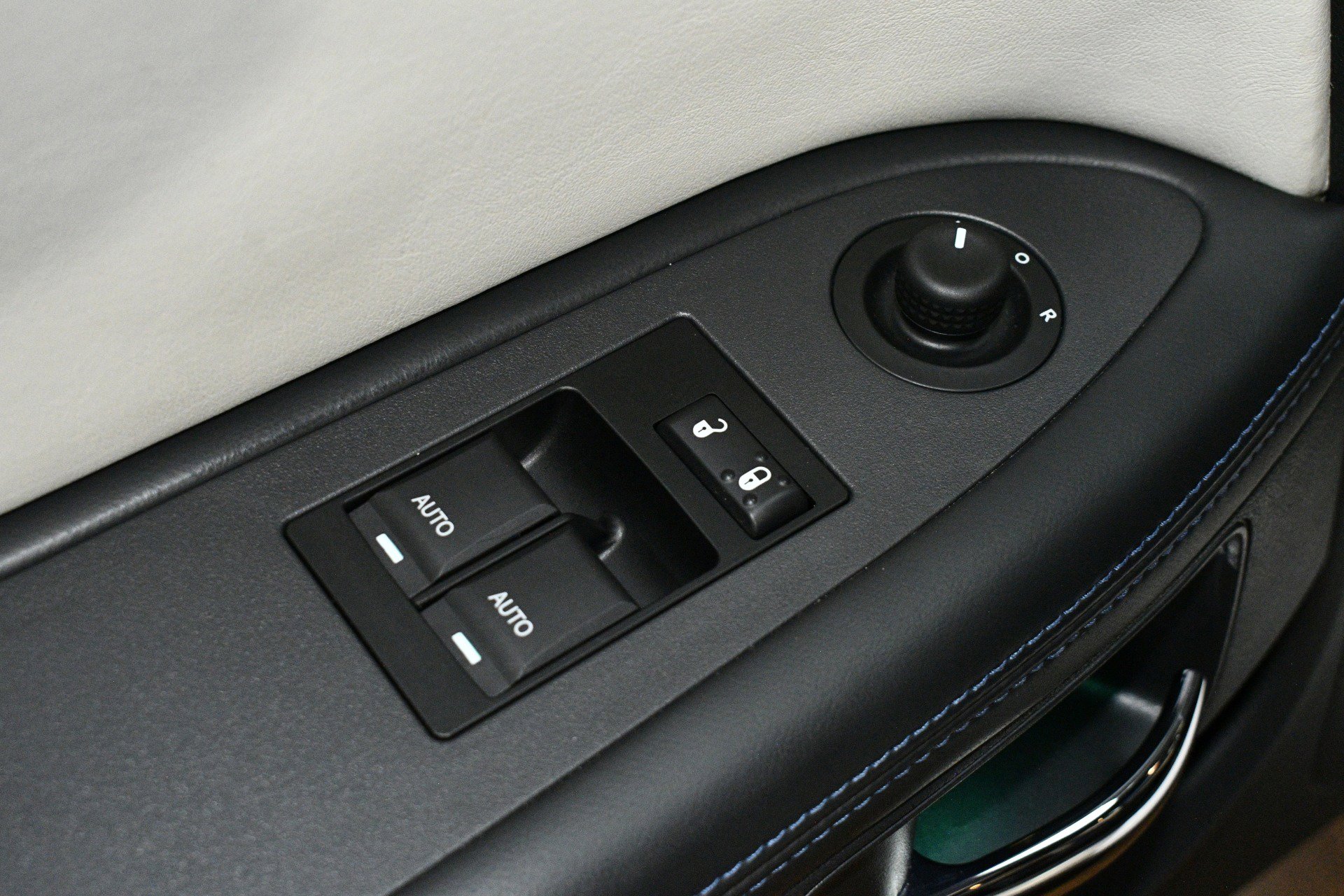 Used 2011 Dodge Challenger SRT8 w/ SRT Option Group II image 44