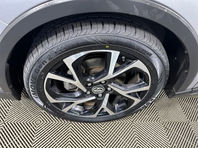 Used 2019 Toyota C-HR XLE image 10