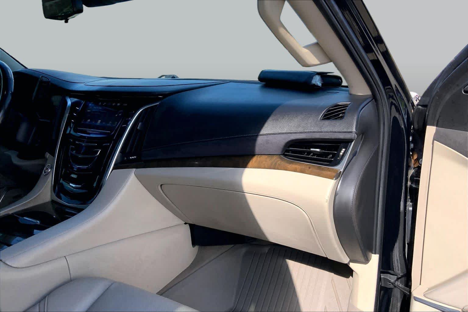Certified 2019 Cadillac Escalade Premium Luxury RWD image 19