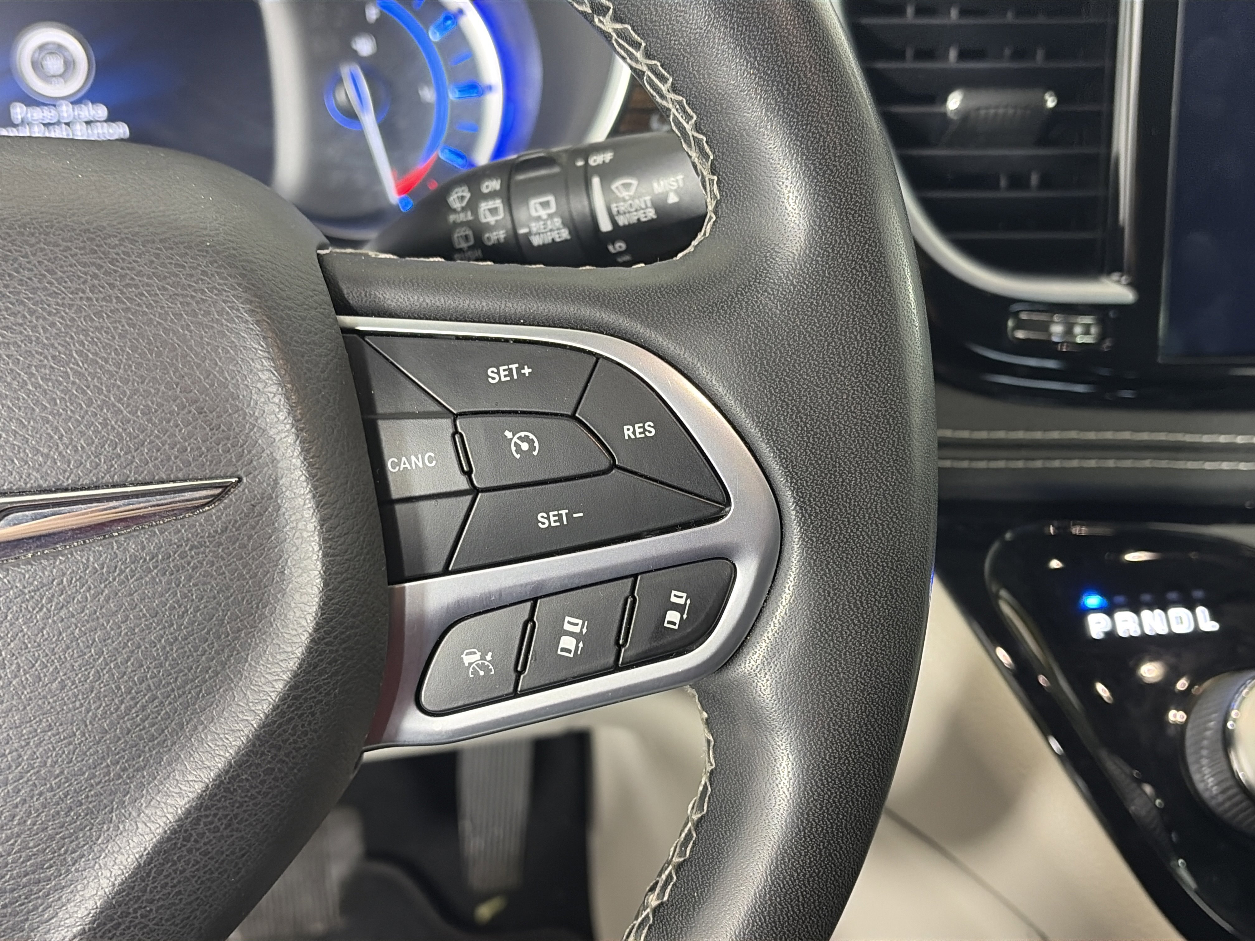 Used 2022 Chrysler Pacifica Limited image 30