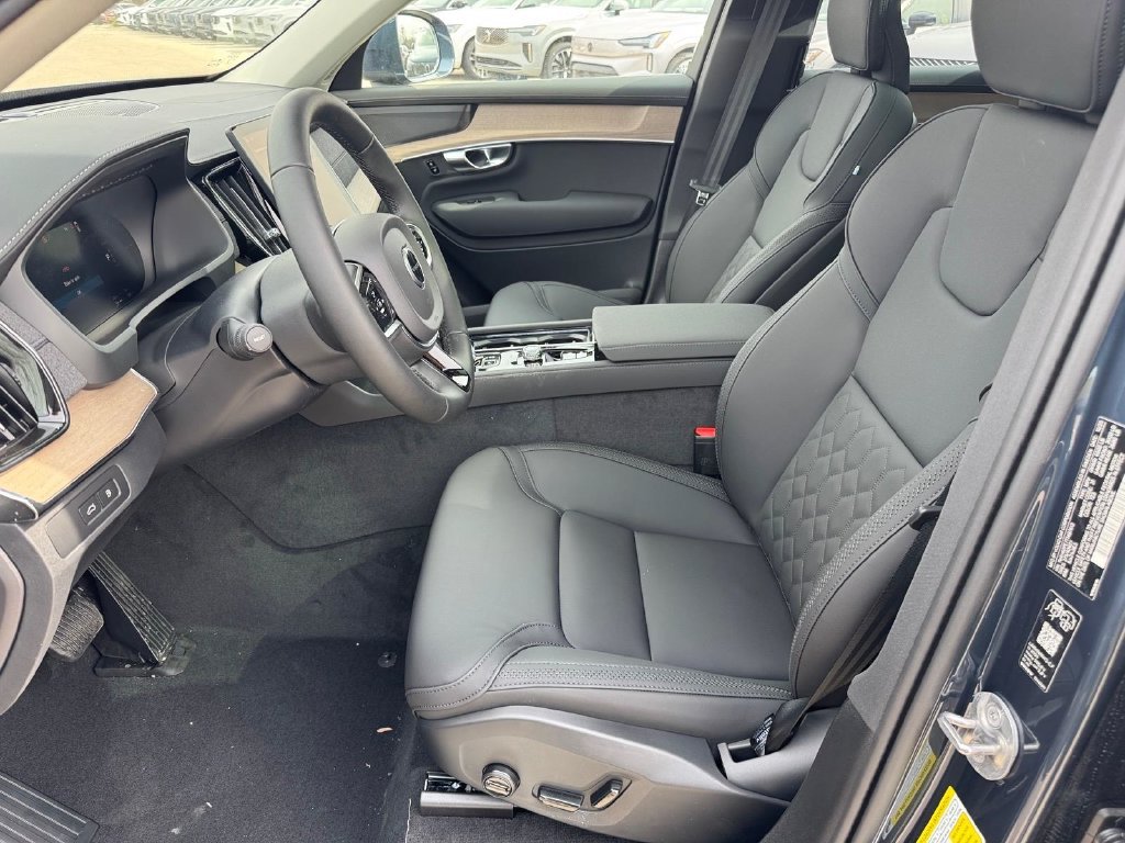 Used 2026 Volvo XC90 T8 Plus w/ Protection Package Premier AWD/4WD image 7