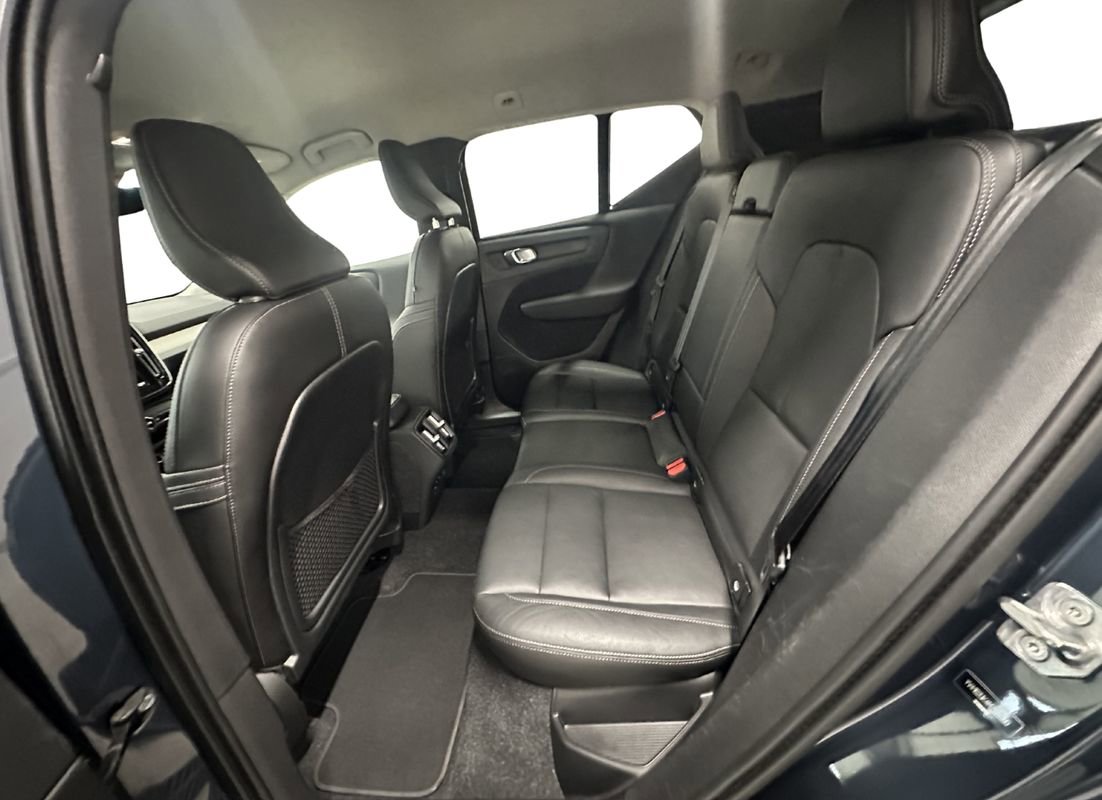 Used 2021 Volvo XC40 T5 Momentum image 12