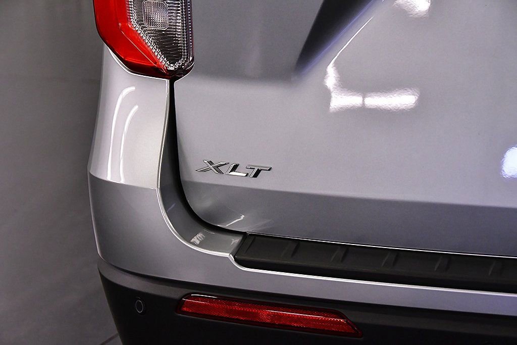 Used 2024 Ford Explorer XLT w/ Equipment Group 202A AWD/4WD image 11