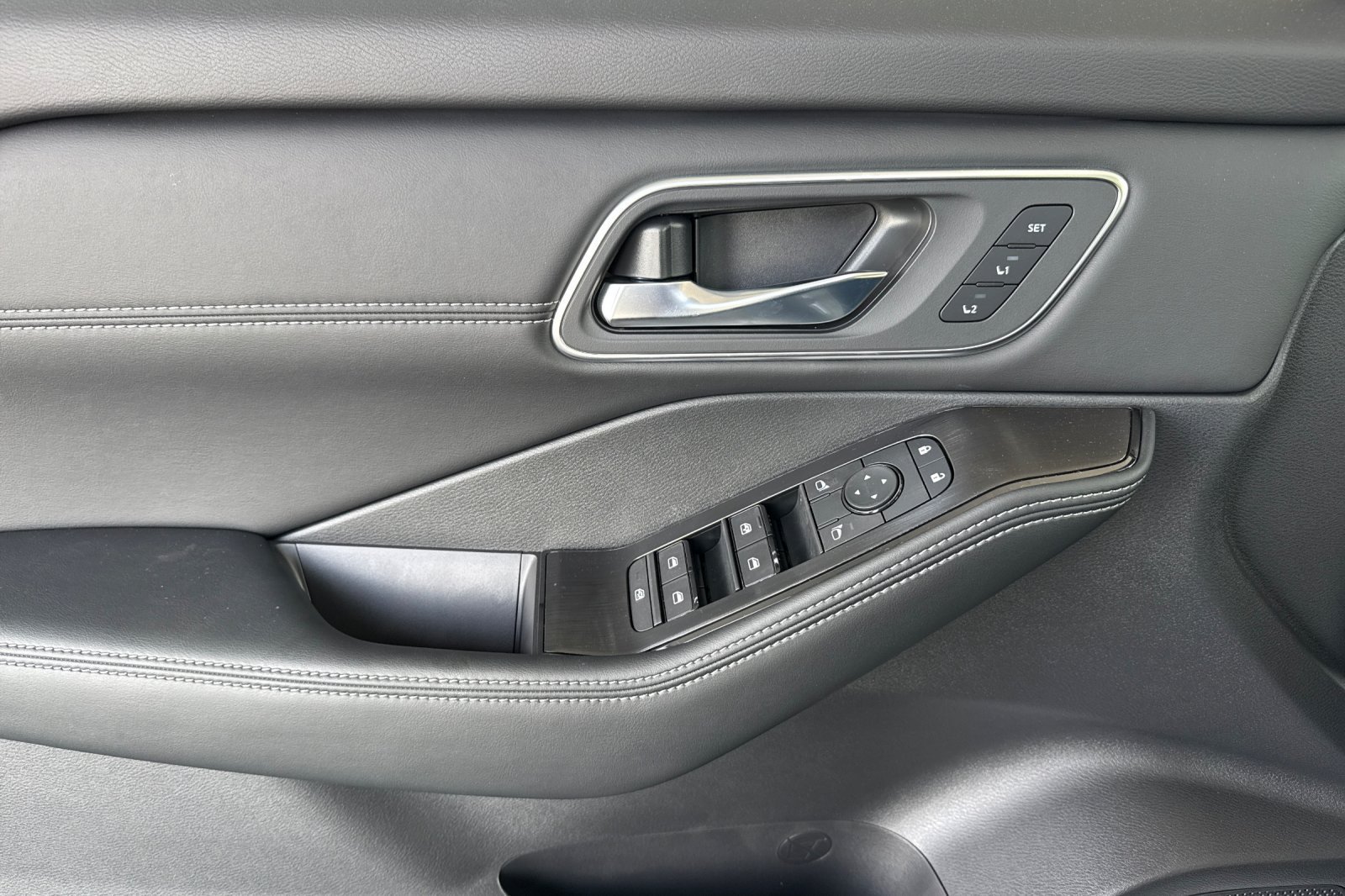 New 2026 Nissan Rogue Platinum AWD/4WD image 13