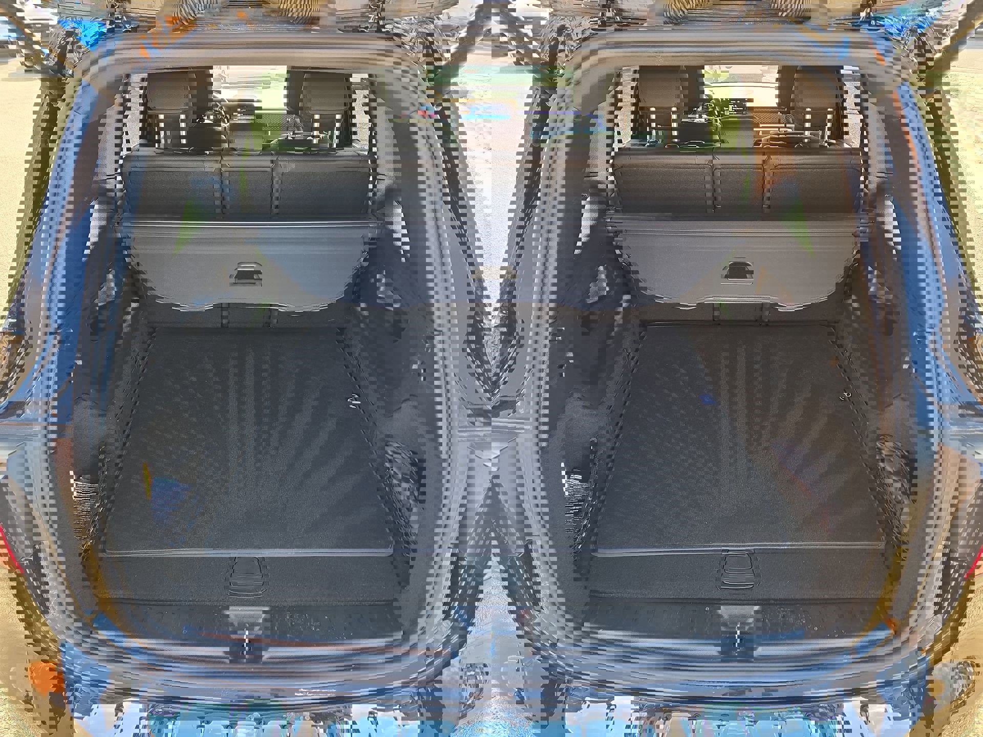 New 2025 Mercedes-Benz GLB 250 image 12