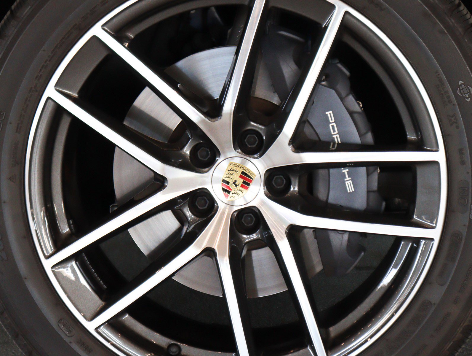 Used 2025 Porsche Macan image 20