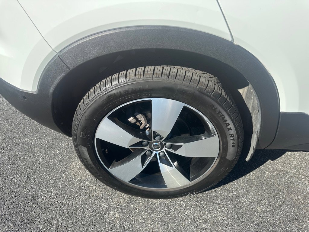 Used 2019 Volvo XC40 T5 Momentum image 10