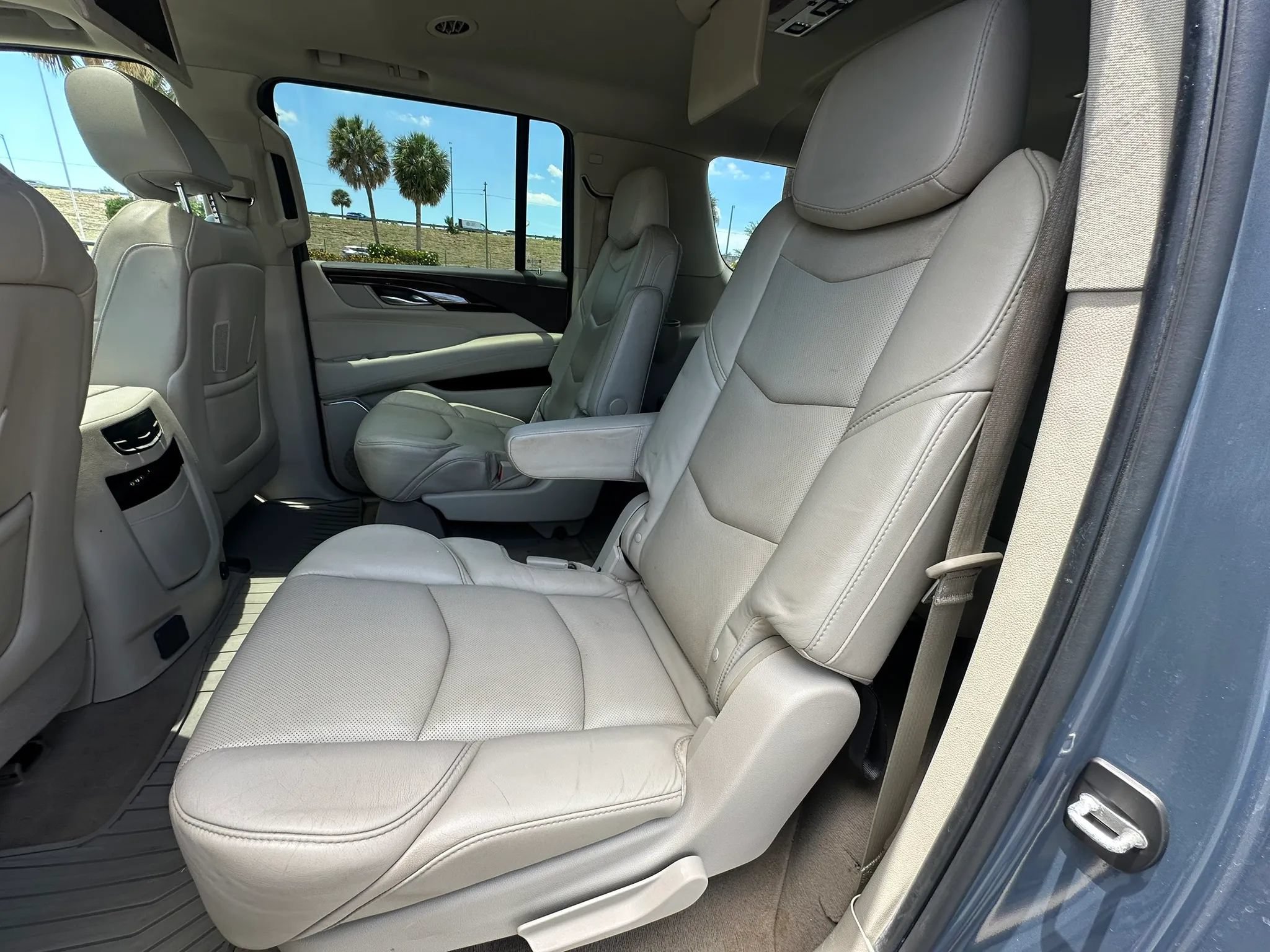 Used 2016 Cadillac Escalade ESV Luxury AWD/4WD image 33