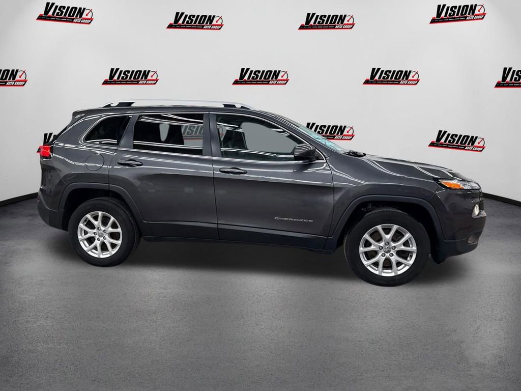 Used 2016 Jeep Cherokee Latitude w/ Cold Weather Group image 4