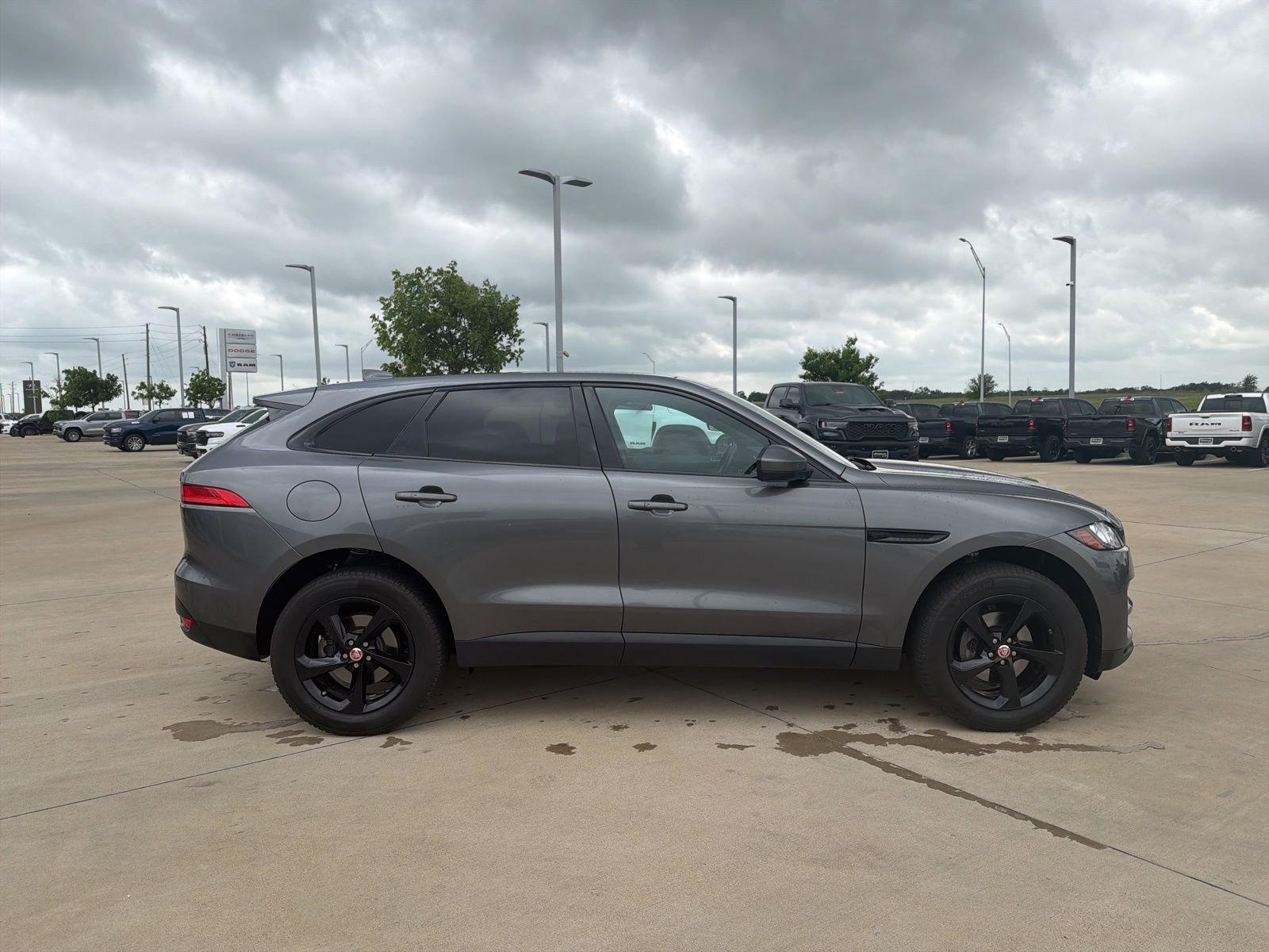 Used 2019 Jaguar F-PACE Premium image 6