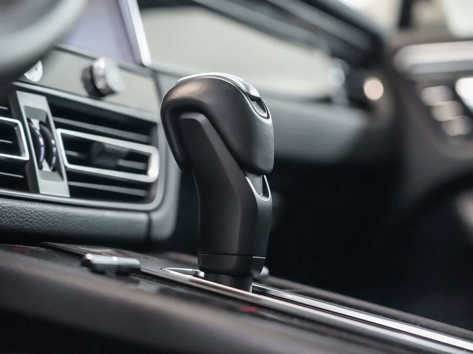 Certified 2024 Porsche Macan S AWD/4WD image 27
