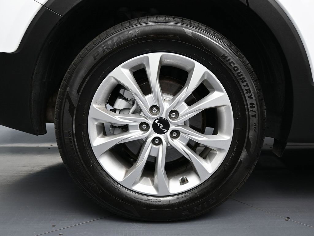 Used 2022 Kia Telluride LX image 11