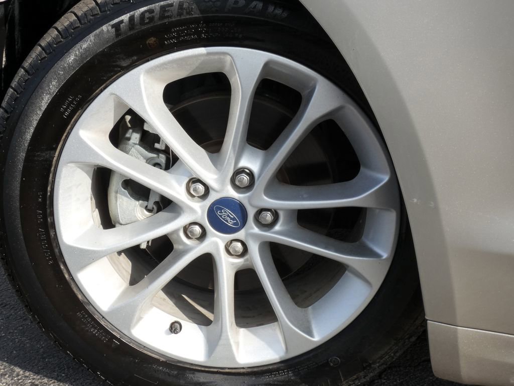 Used 2019 Ford Fusion SE FWD image 31