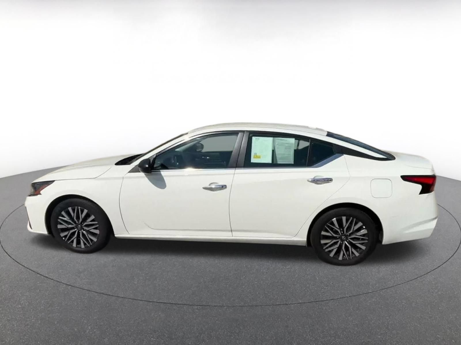 Used 2025 Nissan Altima 2.5 SV FWD image 8