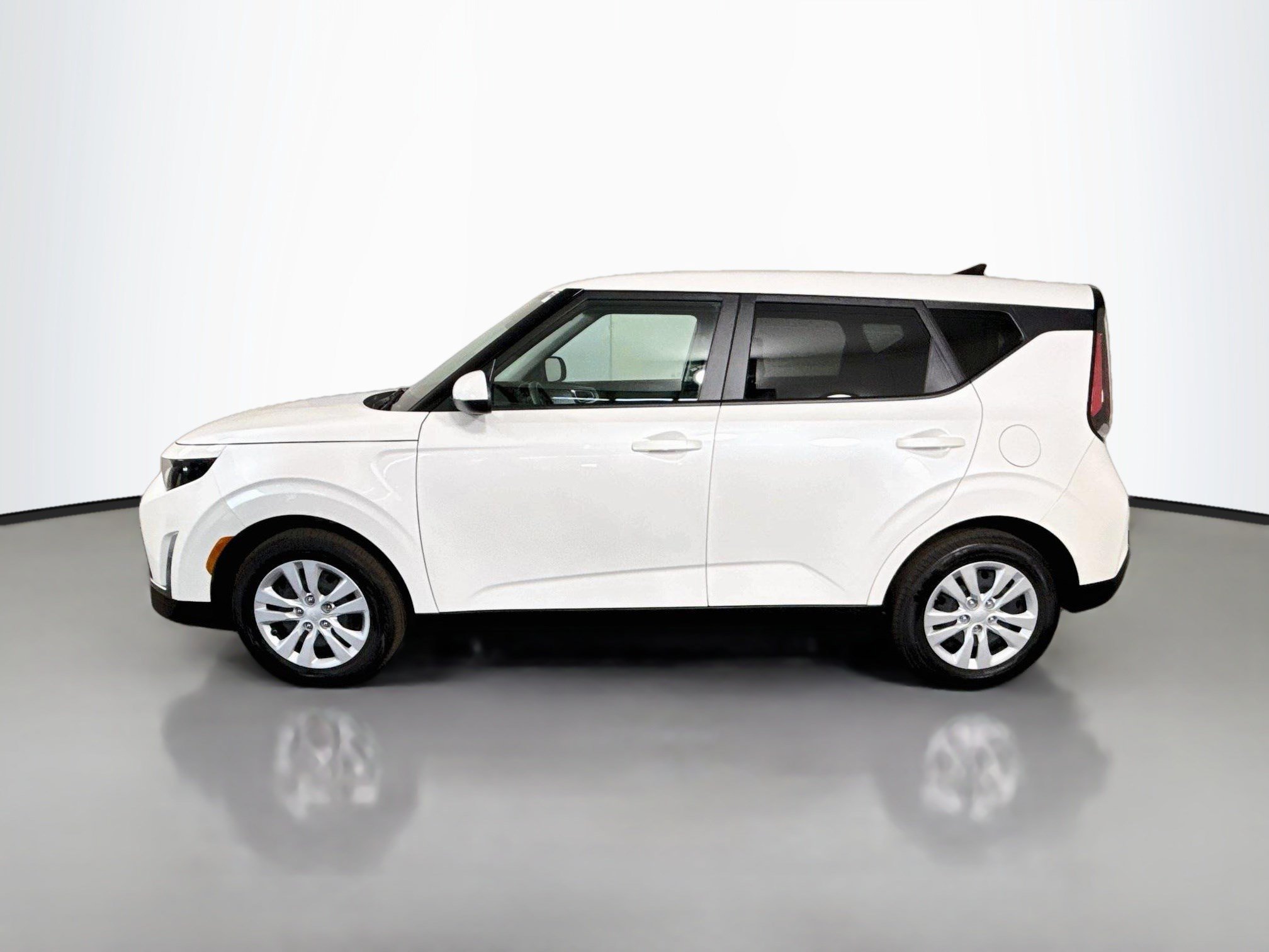 Used 2025 Kia Soul LX FWD image 6
