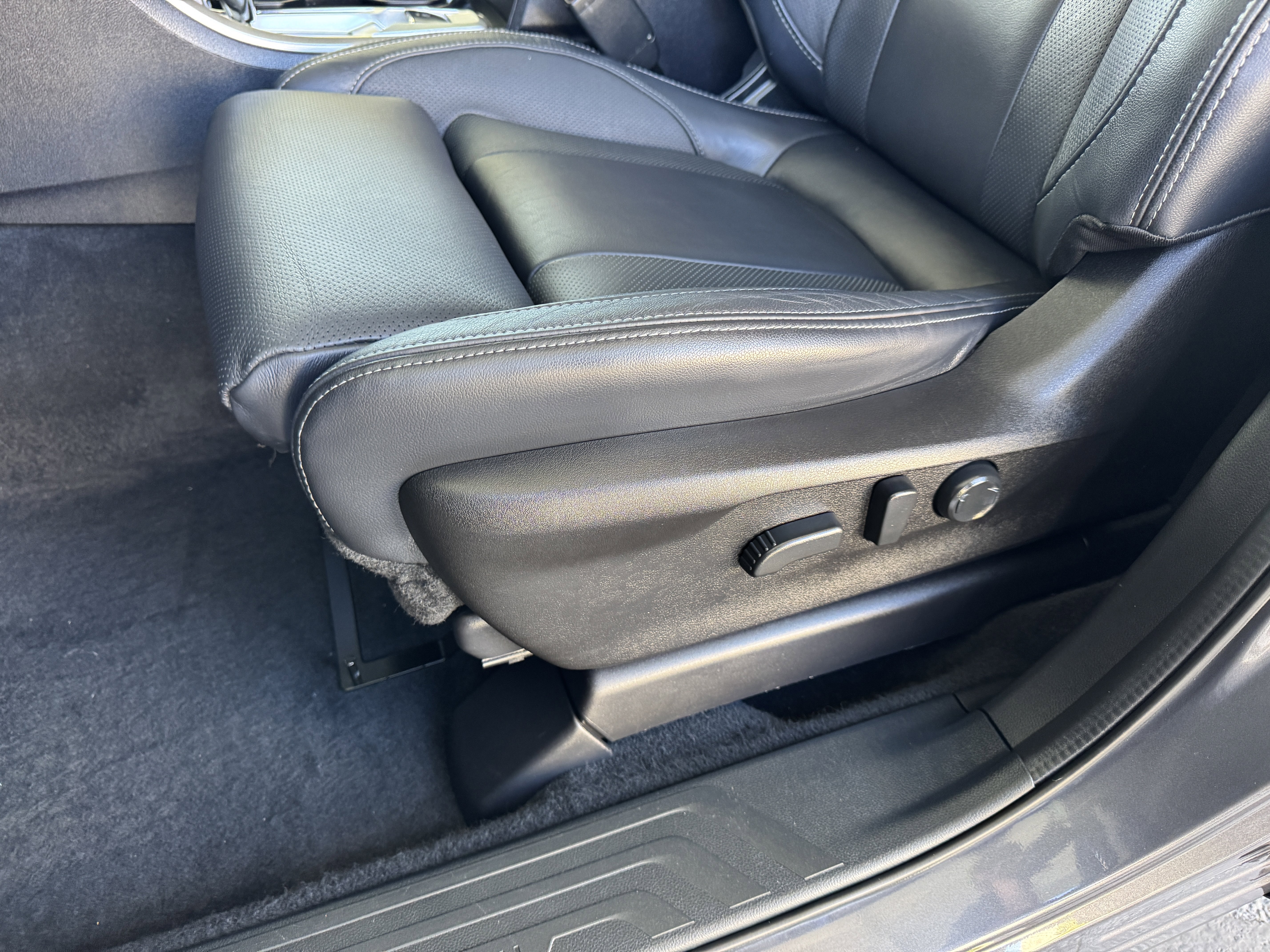 Used 2022 Subaru Ascent Limited w/ Technology Package image 14