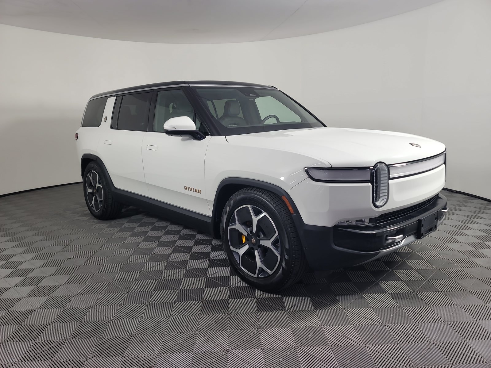 Used 2023 Rivian R1S Adventure Quad AWD/4WD image 7