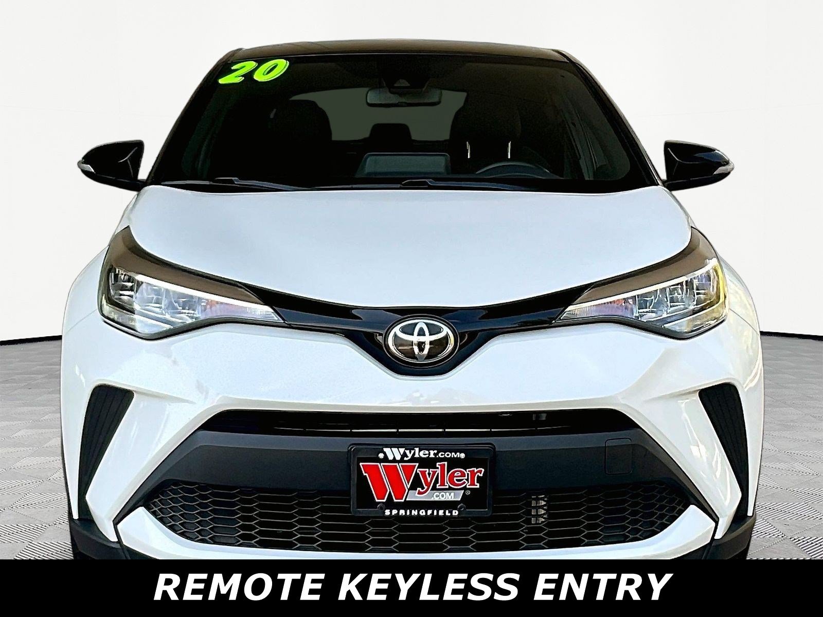 Used 2020 Toyota C-HR XLE FWD image 2