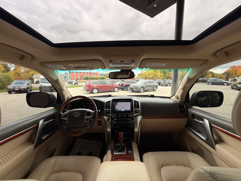 Used 2015 Toyota Land Cruiser image 20