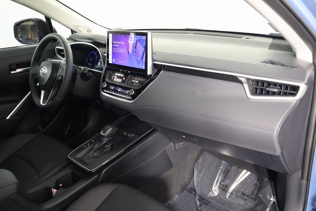 Used 2026 Toyota Corolla Cross XLE w/ Convenience Package FWD image 9