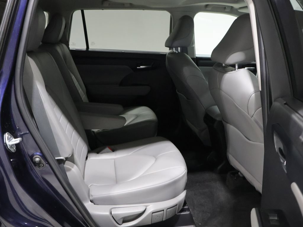 Used 2023 Toyota Highlander XLE image 20