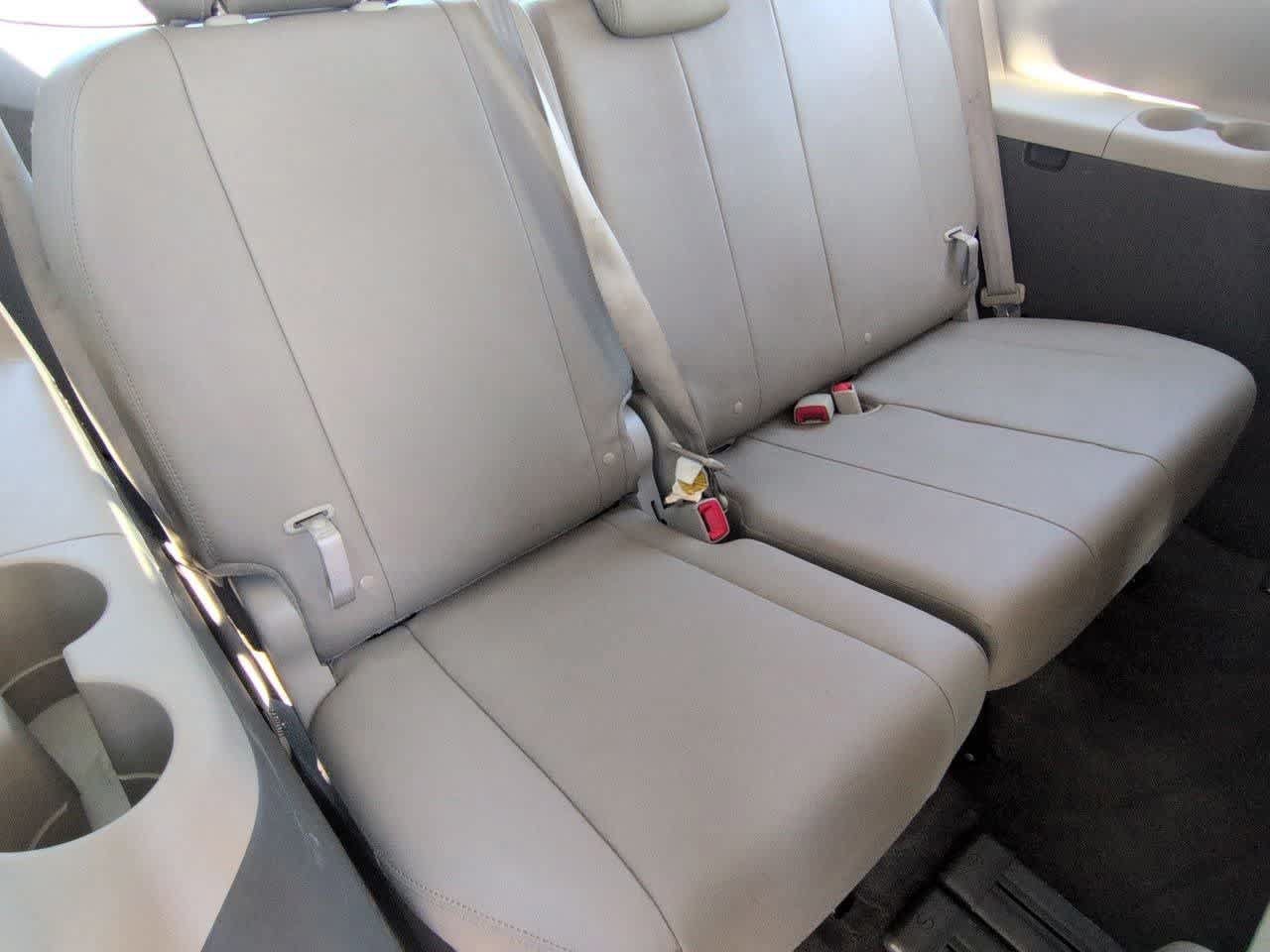 Used 2015 Toyota Sienna XLE FWD image 21
