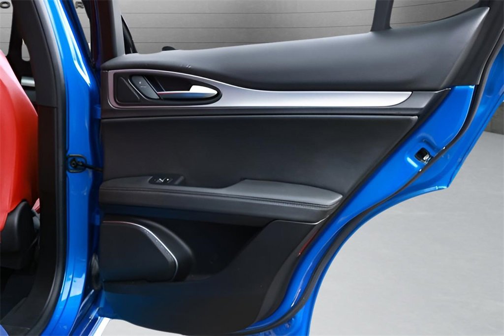 Used 2023 Alfa Romeo Stelvio Veloce image 20