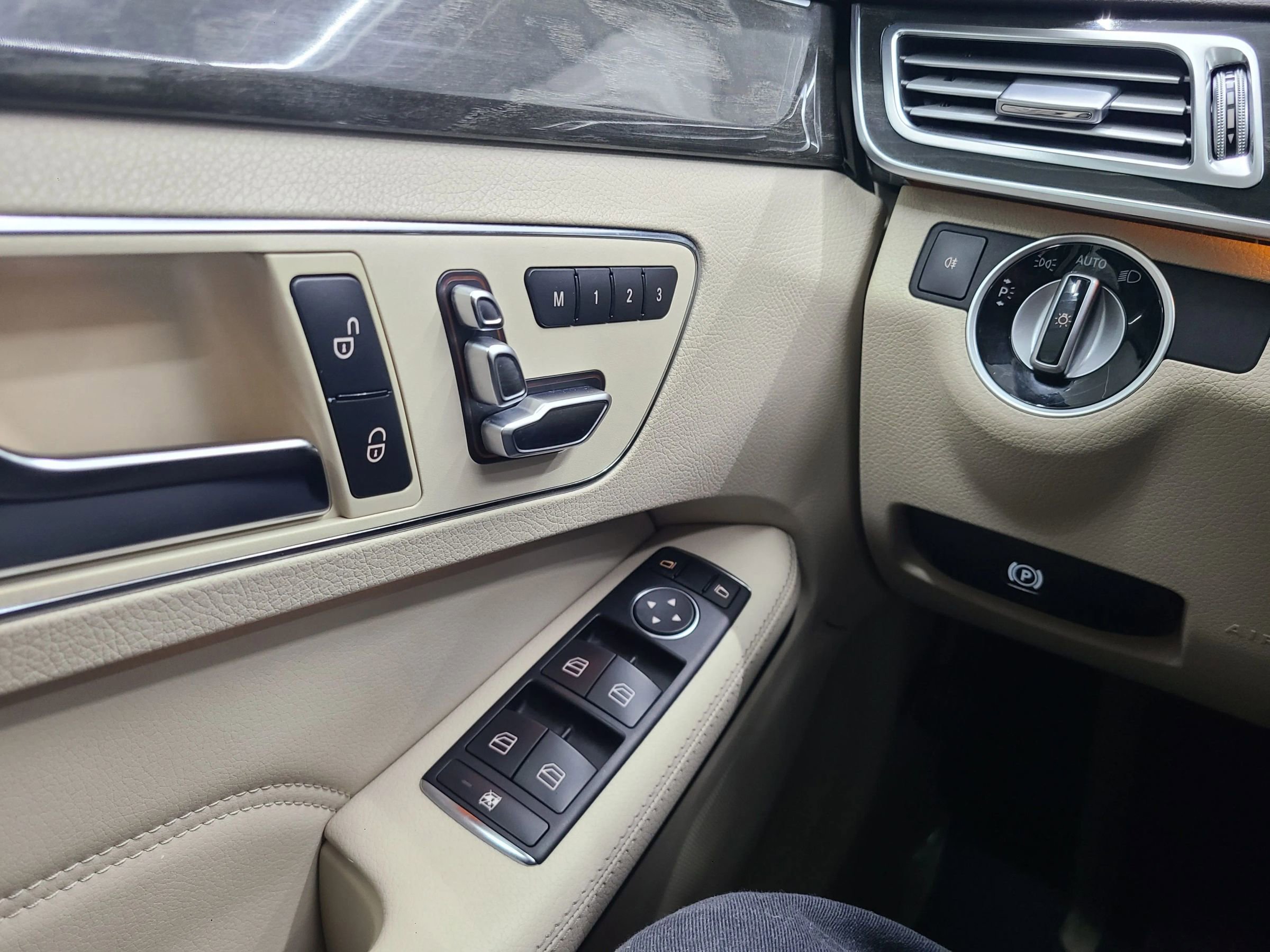 Used 2014 Mercedes-Benz E 350 Sedan image 29