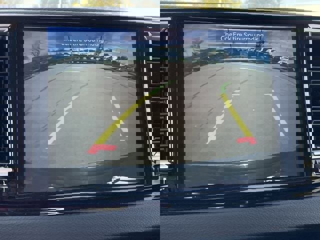 Used 2023 Chrysler Pacifica Touring-L image 17